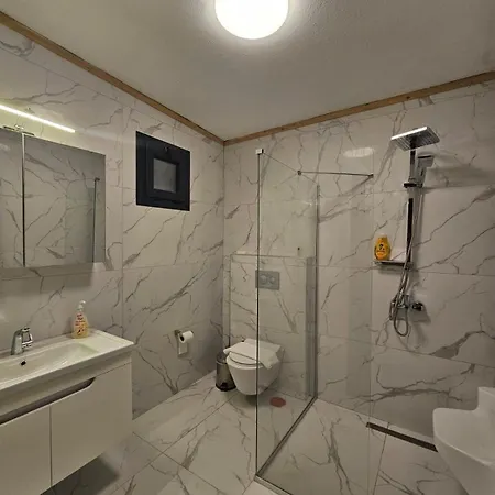 别墅 Sapolto Faralya *